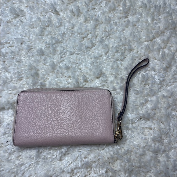 Micahel Kors pink wristlet wallet - Picture 9 of 9